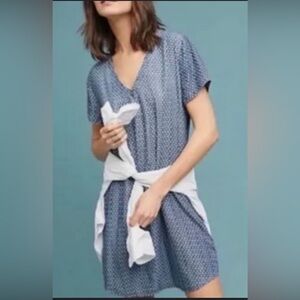 Cloth and Stone, size Med, short sleeve, v-neck, denim with star pattern